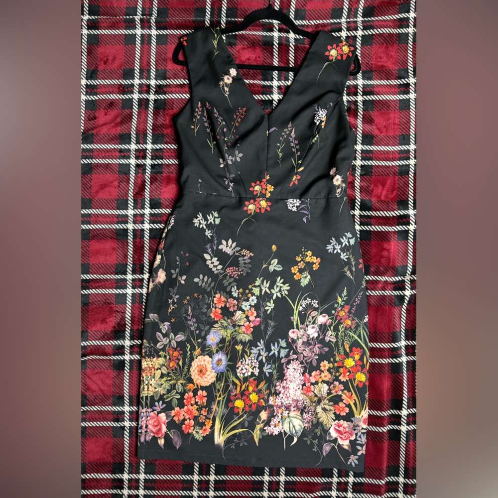 Suzy Shier Floral Sleeveless Dress